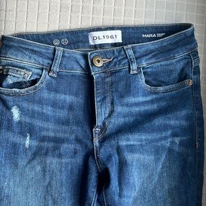 DL 1961 blue jeans with distressing size 26